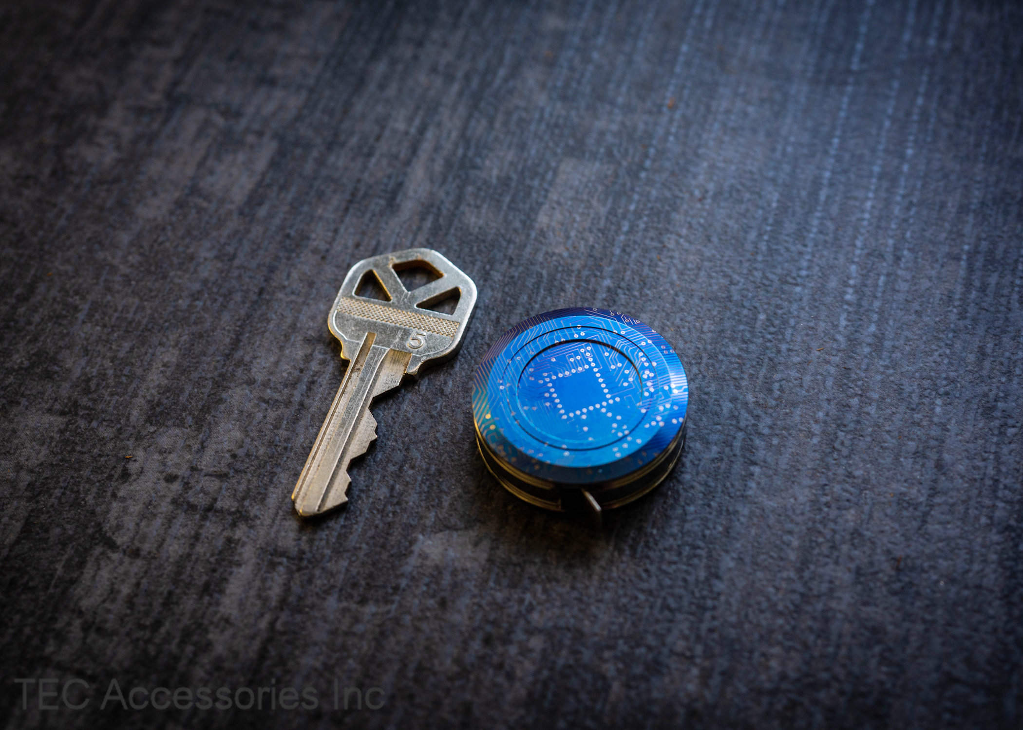 Ingenious titanium ring aims to replace your tape measure